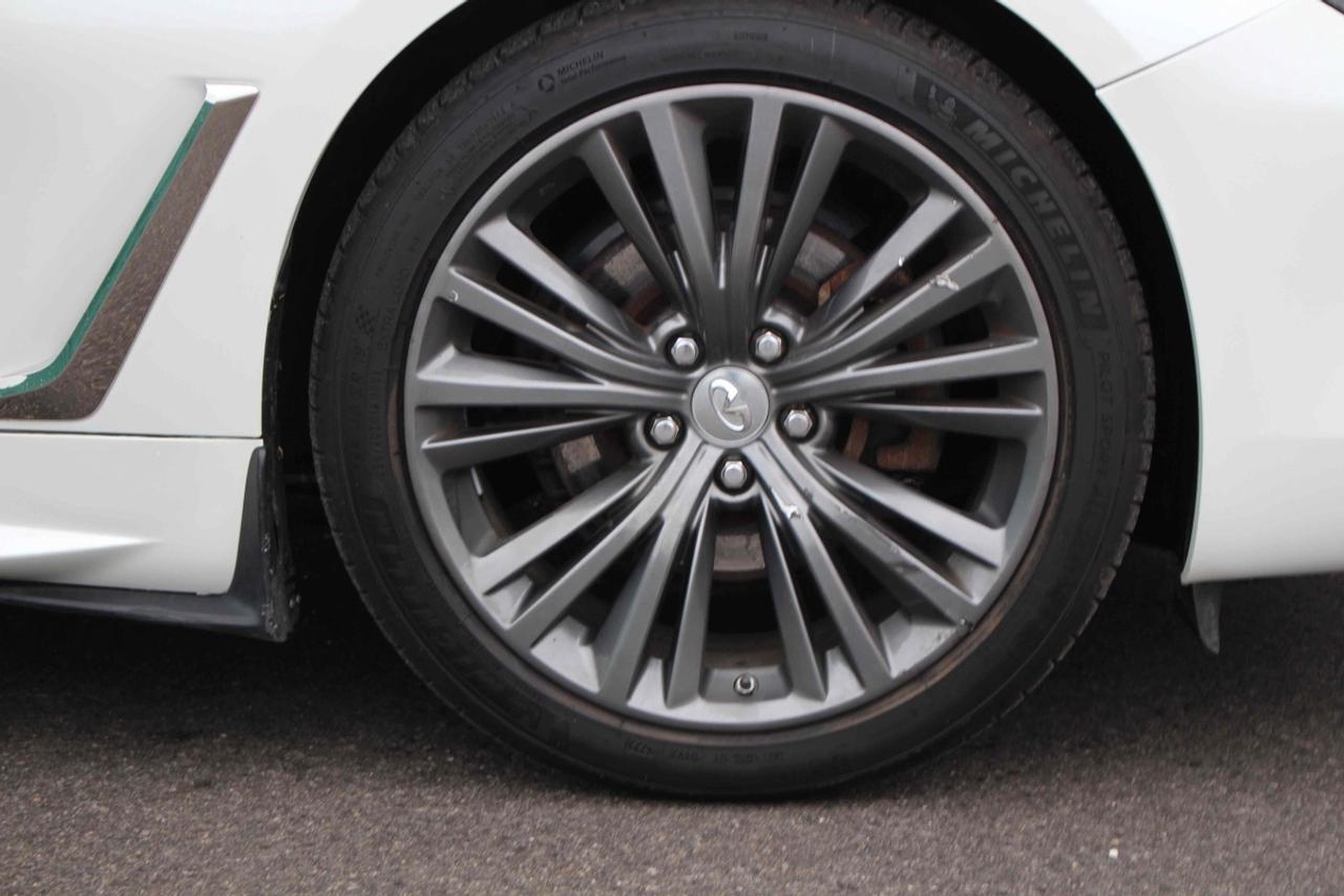 2017 Infiniti Q60 Premium Photo