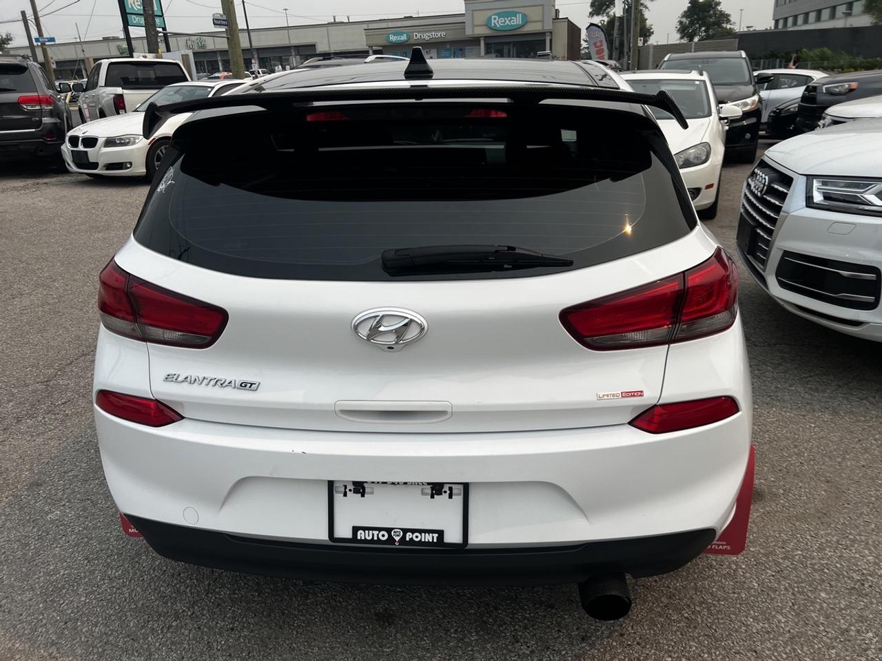 2020 Hyundai Elantra GT Luxury Photo