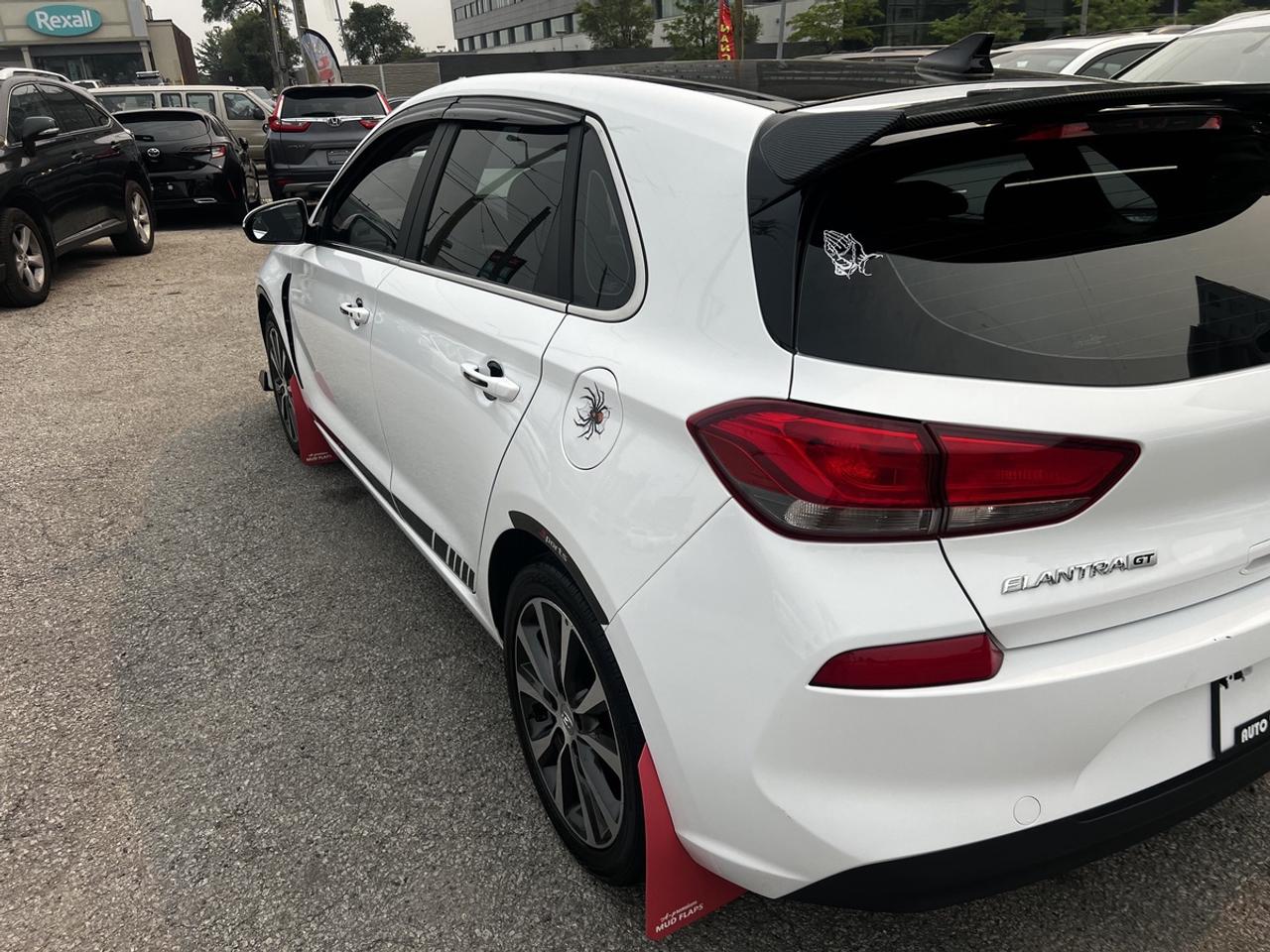 2020 Hyundai Elantra GT Luxury Photo
