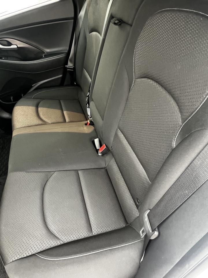 2020 Hyundai Elantra GT Luxury Photo