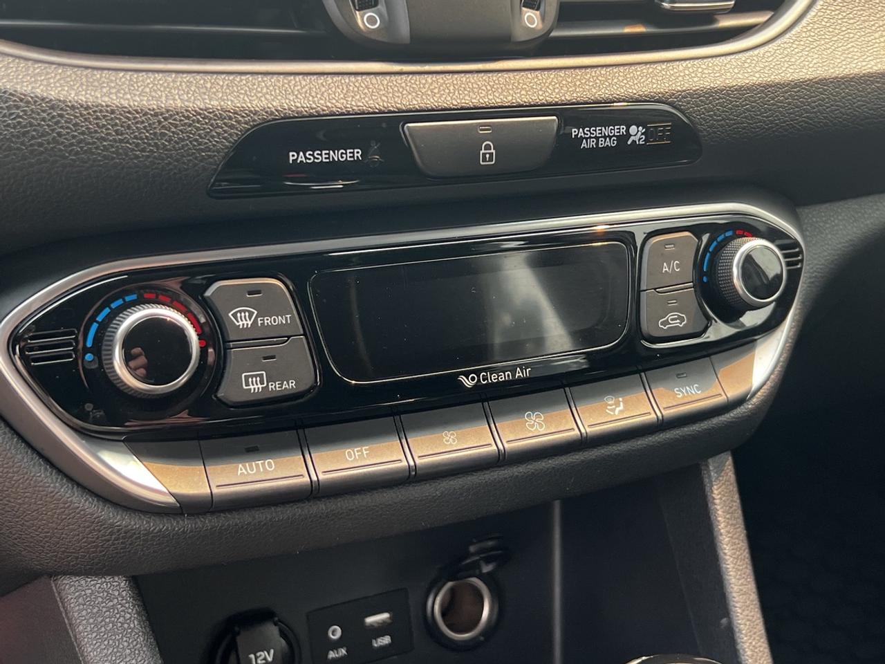 2020 Hyundai Elantra GT Luxury Photo
