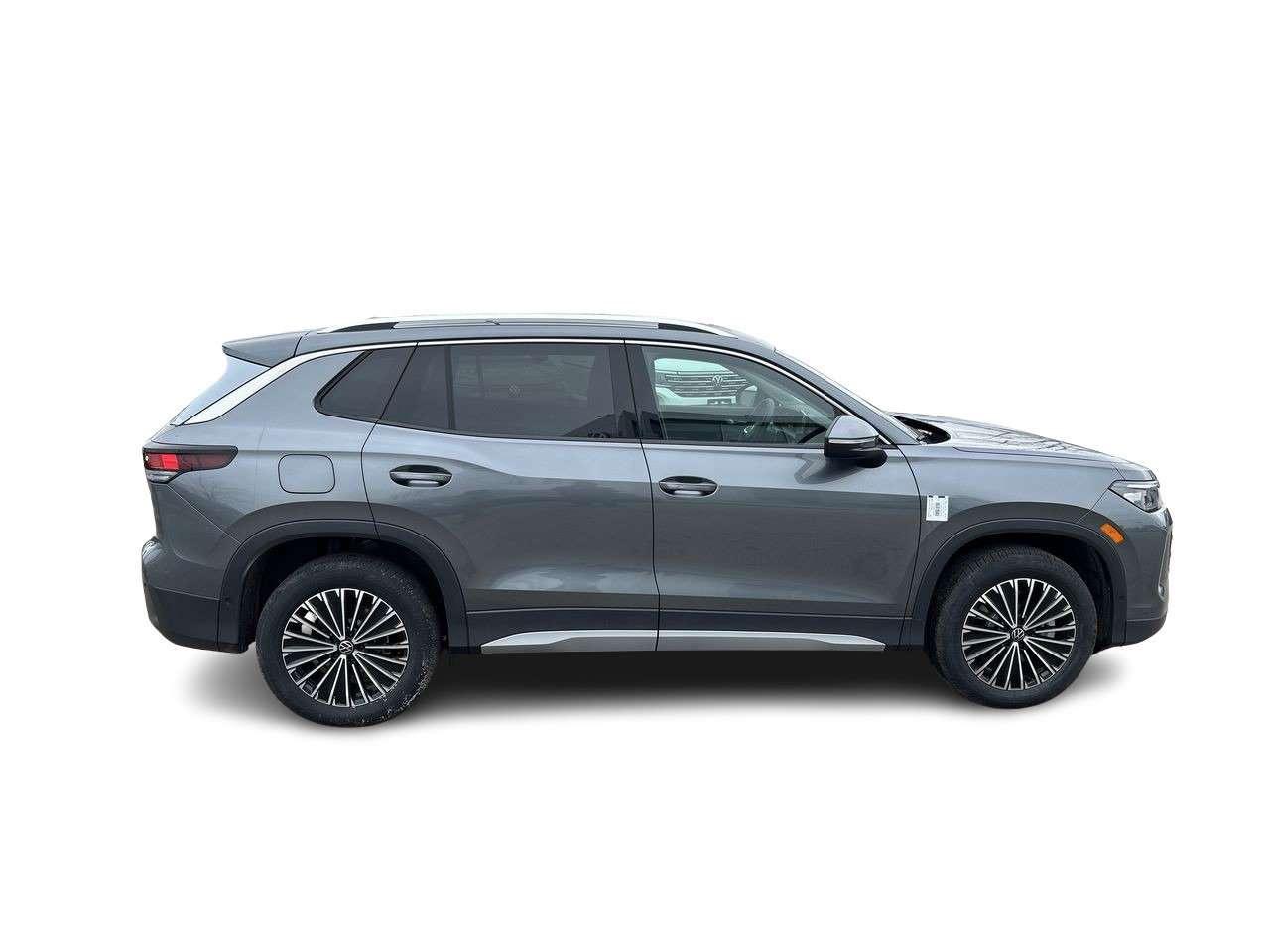 2026 Volkswagen Tiguan Comfortline 4MOTION Adaptive Cruise Control  Lane Assist  Leatherette Seating Surfaces  Wireless App-Connect  Kessy Photo