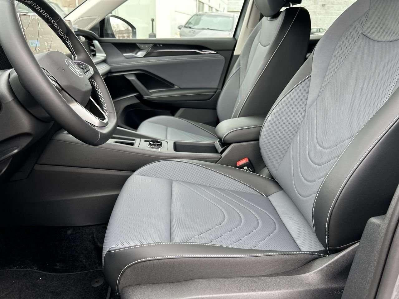 2026 Volkswagen Tiguan Comfortline 4MOTION Adaptive Cruise Control  Lane Assist  Leatherette Seating Surfaces  Wireless App-Connect  Kessy Photo