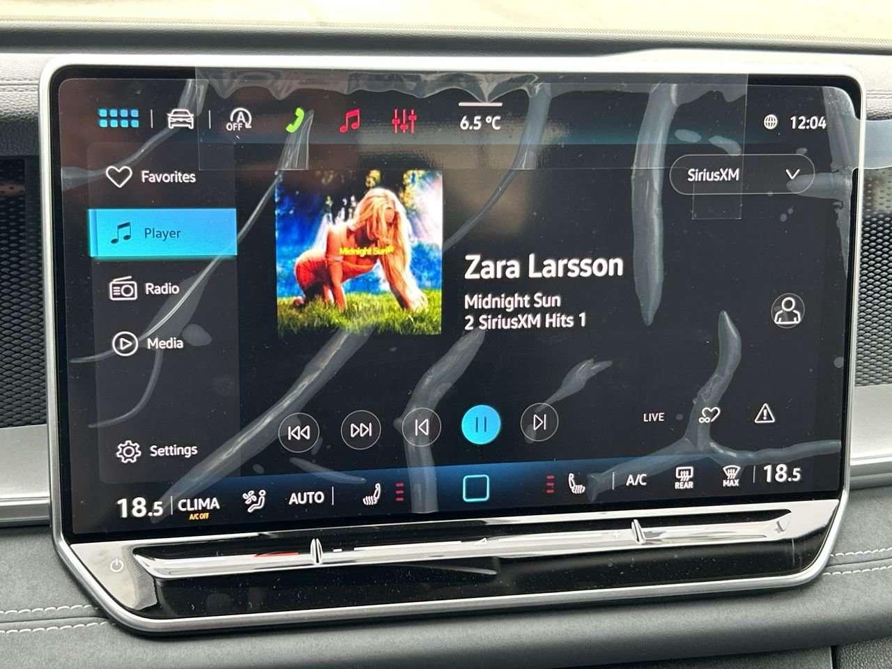 2026 Volkswagen Tiguan Comfortline 4MOTION Adaptive Cruise Control  Lane Assist  Leatherette Seating Surfaces  Wireless App-Connect  Kessy Photo