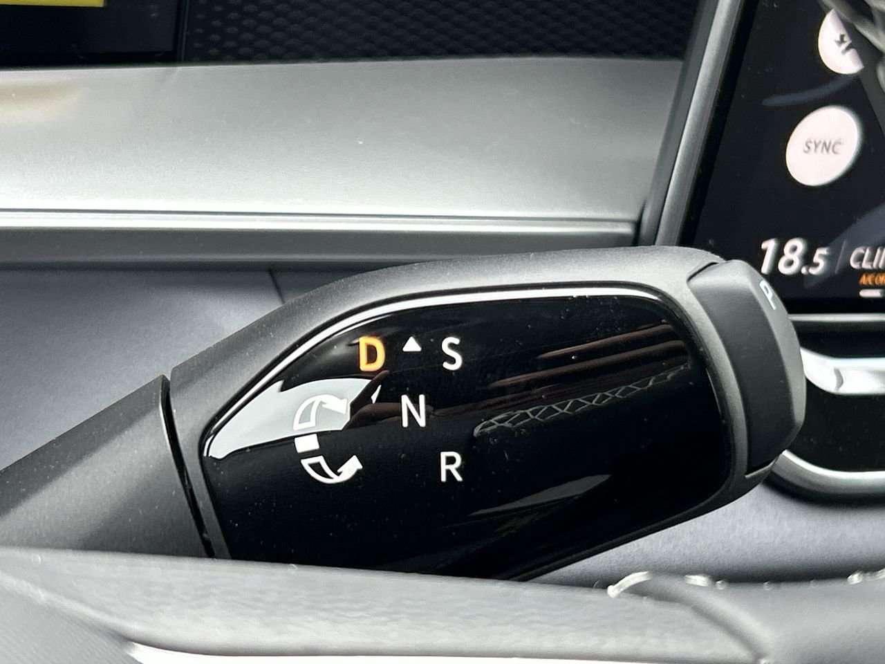 2026 Volkswagen Tiguan Comfortline 4MOTION Adaptive Cruise Control  Lane Assist  Leatherette Seating Surfaces  Wireless App-Connect  Kessy Photo