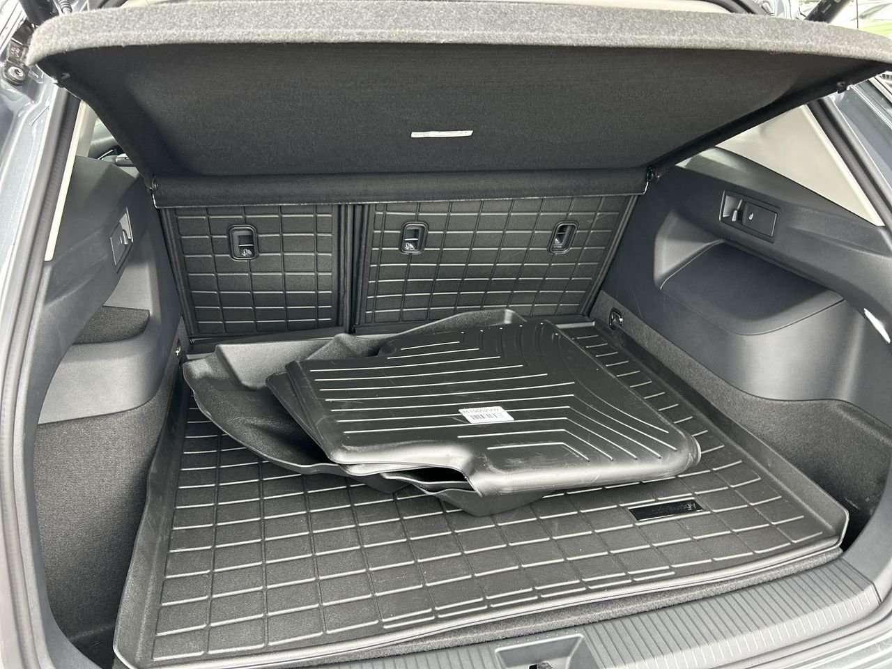 2026 Volkswagen Tiguan Comfortline 4MOTION Adaptive Cruise Control  Lane Assist  Leatherette Seating Surfaces  Wireless App-Connect  Kessy Photo