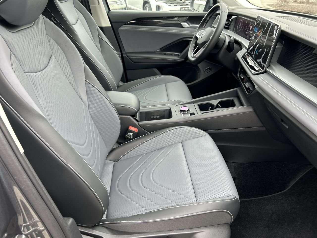 2026 Volkswagen Tiguan Comfortline 4MOTION Adaptive Cruise Control  Lane Assist  Leatherette Seating Surfaces  Wireless App-Connect  Kessy Photo