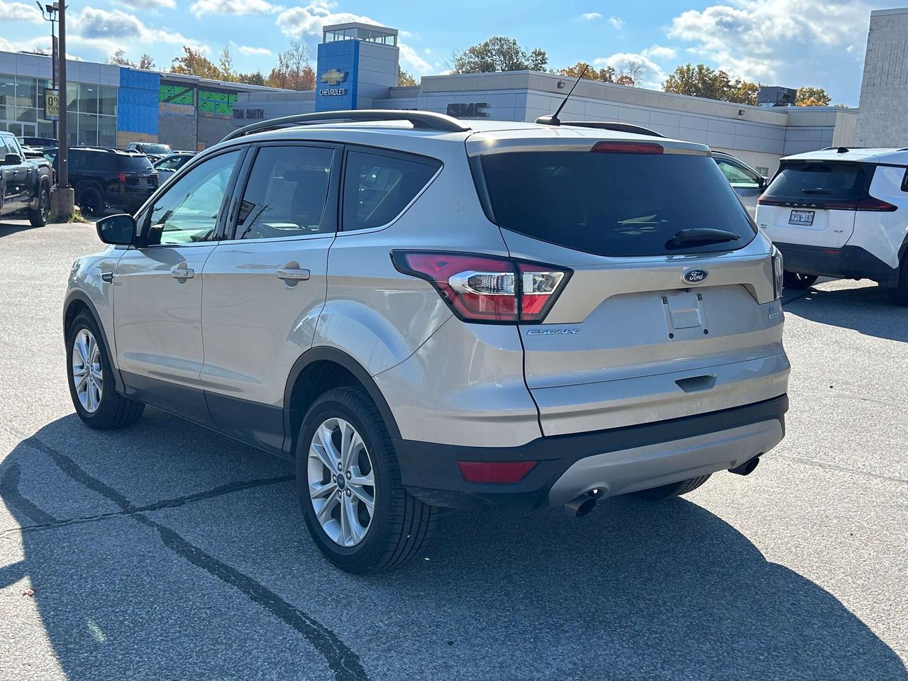 2017 Ford Escape SE   ONE OWNER   NEVER WINTER DRIVEN   LOW KM Photo