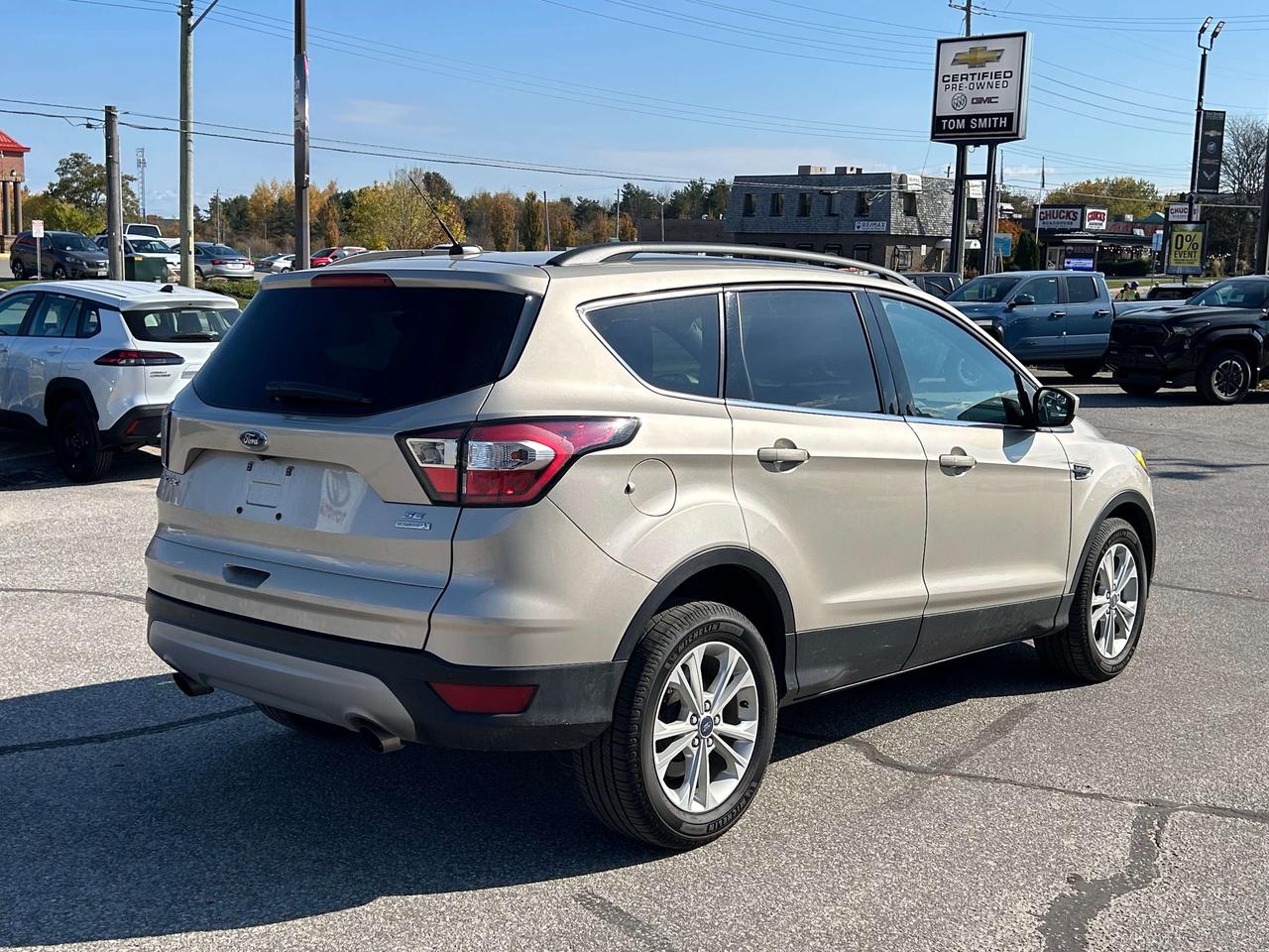2017 Ford Escape SE   ONE OWNER   NEVER WINTER DRIVEN   LOW KM Photo