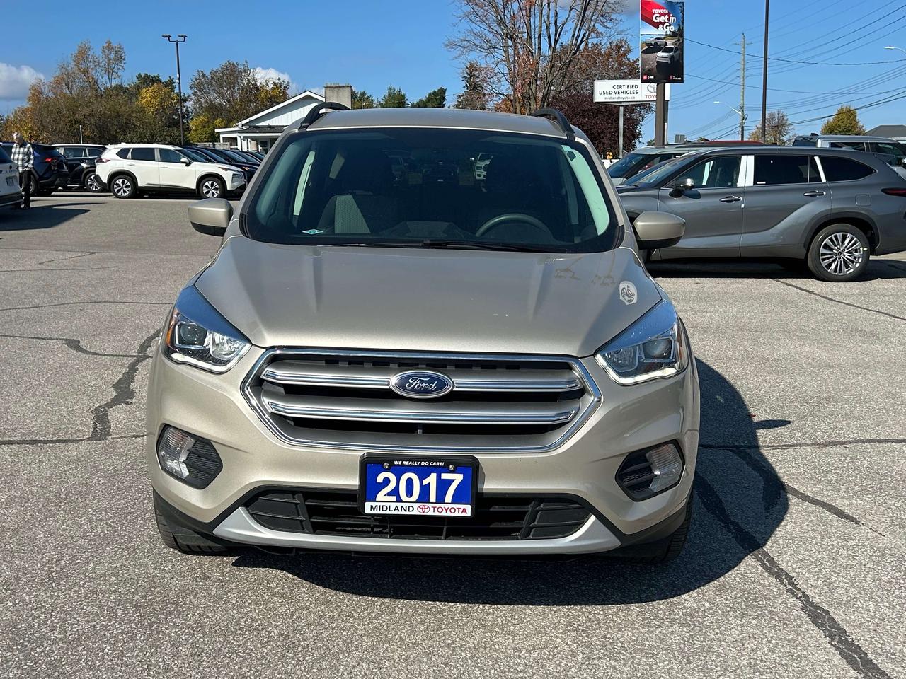 2017 Ford Escape SE   ONE OWNER   NEVER WINTER DRIVEN   LOW KM Photo
