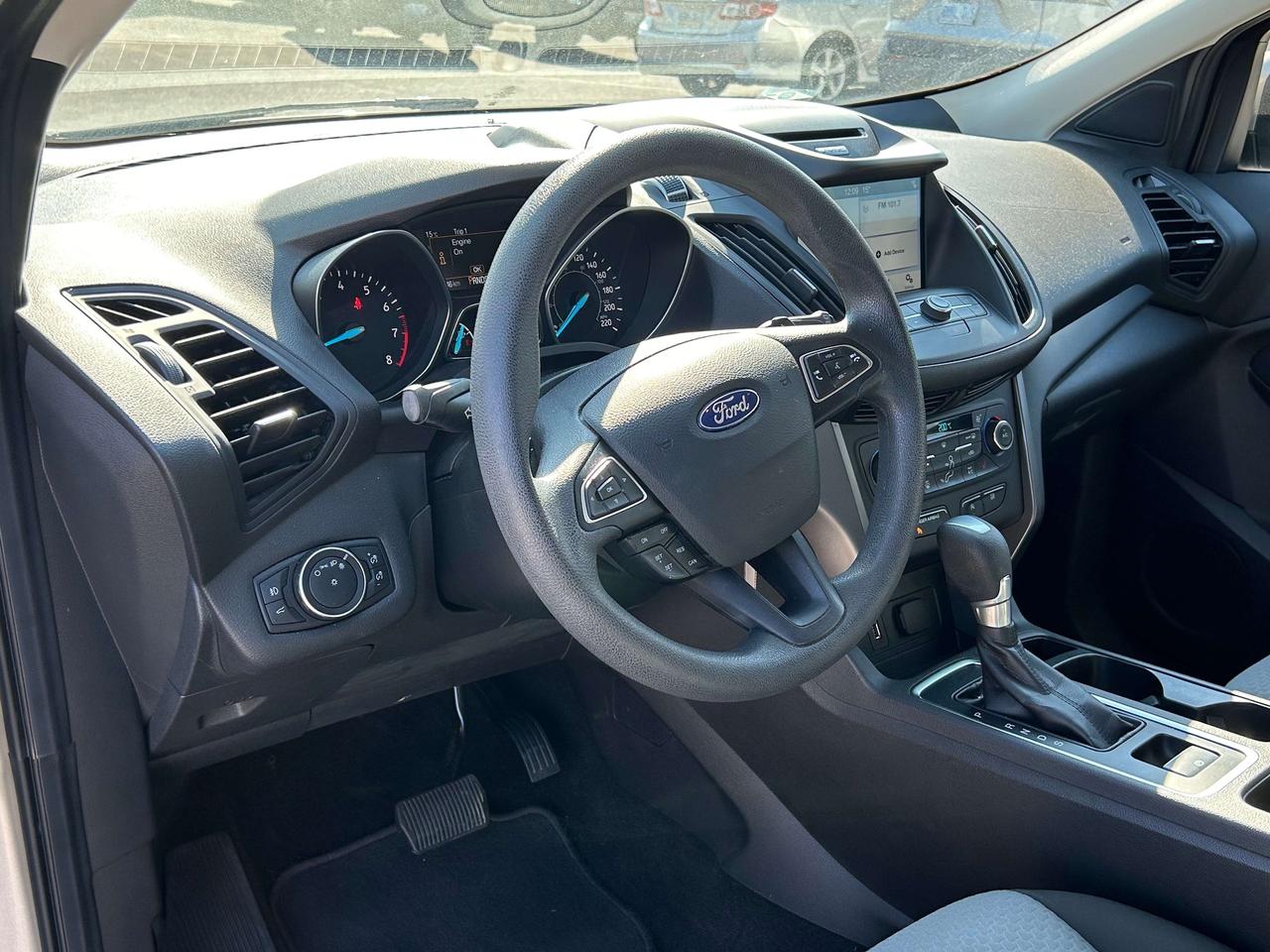 2017 Ford Escape SE   ONE OWNER   NEVER WINTER DRIVEN   LOW KM Photo