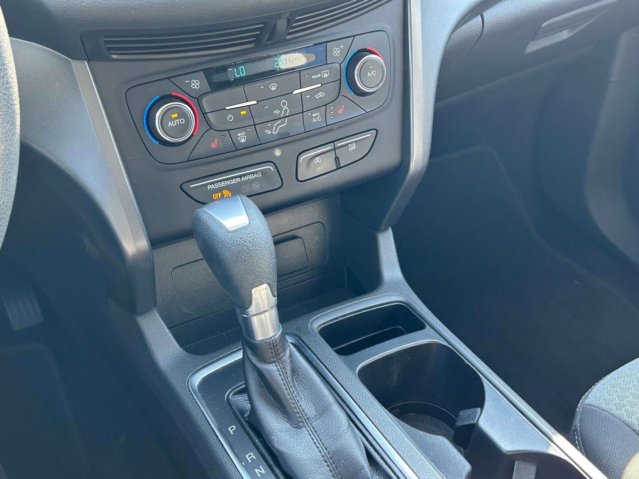2017 Ford Escape SE   ONE OWNER   NEVER WINTER DRIVEN   LOW KM Photo