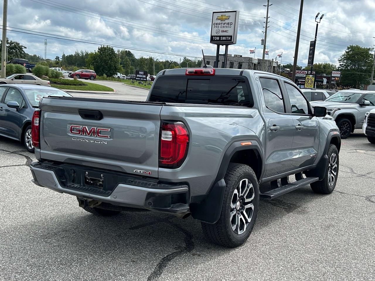 2024 GMC Canyon AT4 Photo4