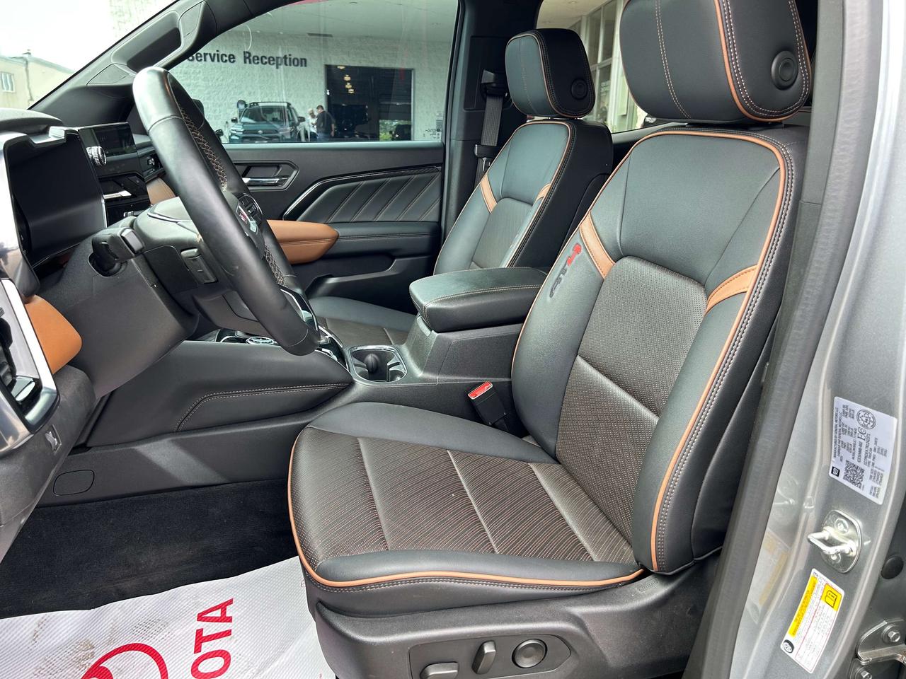2024 GMC Canyon AT4 Photo
