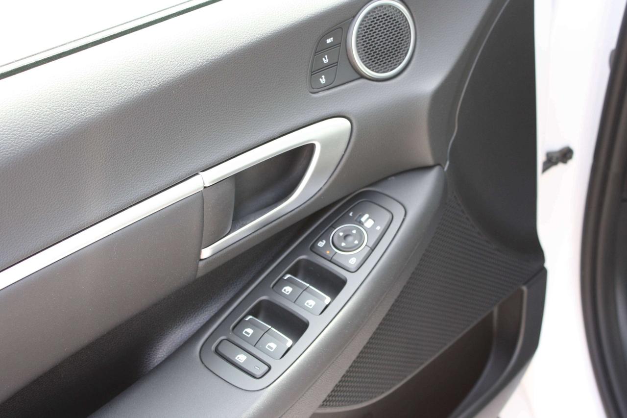 2026 Hyundai Sonata Preferred-Trend / Demo / Winter Tire / Low as 3.49 Photo
