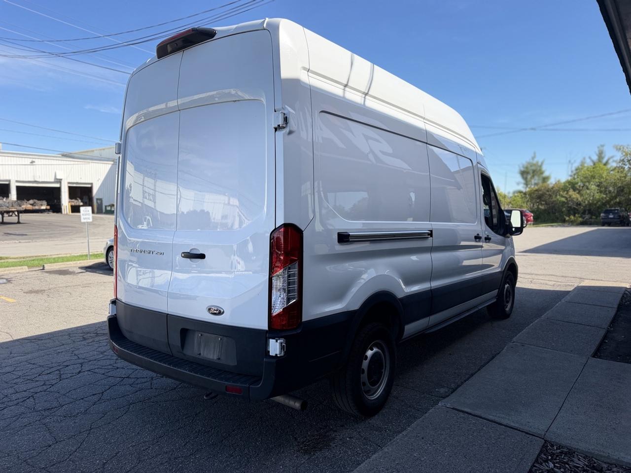 2023 Ford Transit 250  Photo