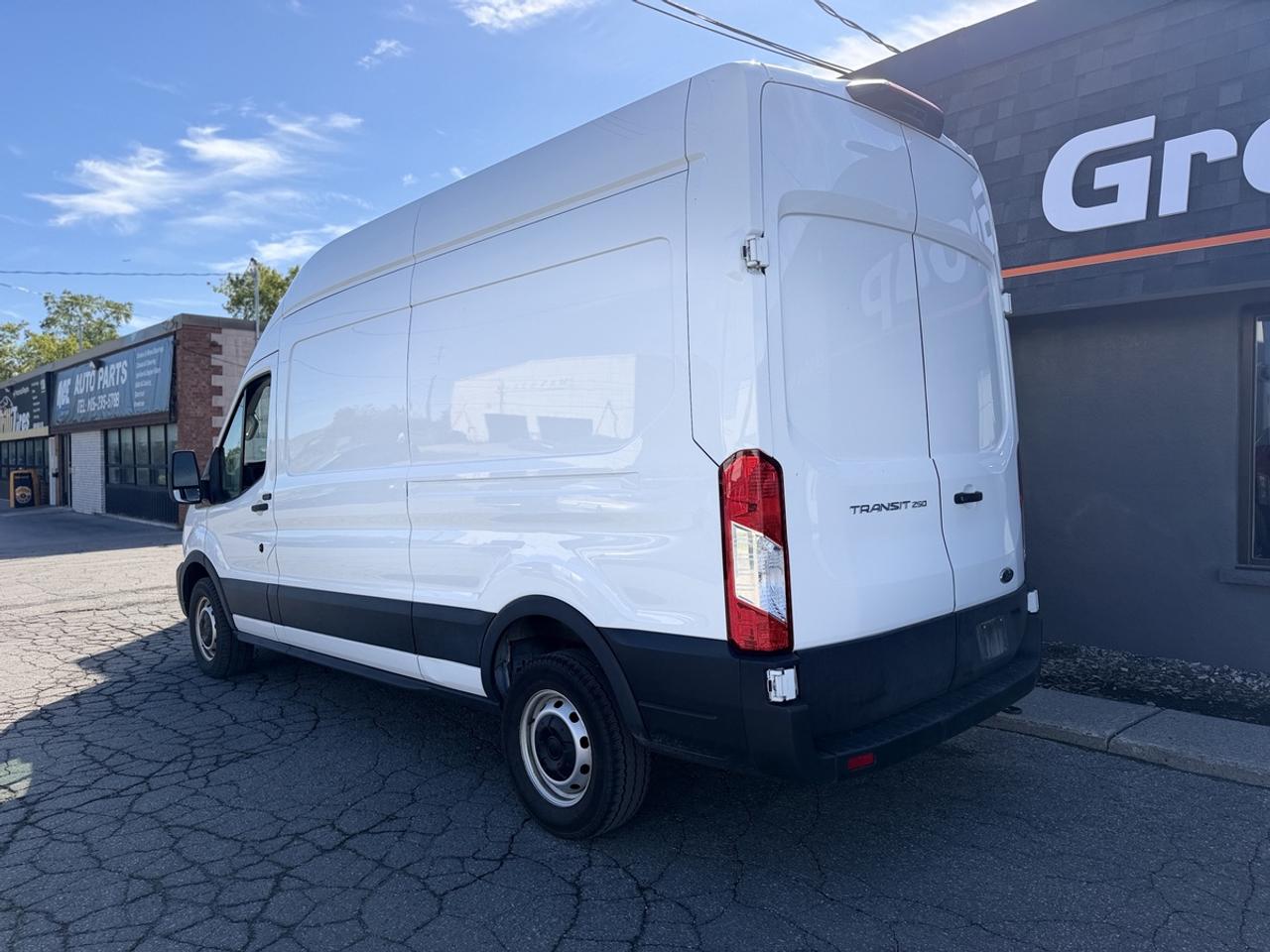 2023 Ford Transit 250  Photo
