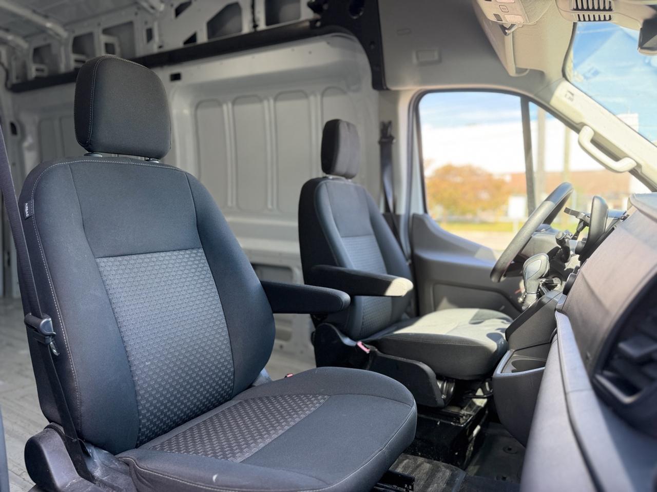 2023 Ford Transit 250  Photo