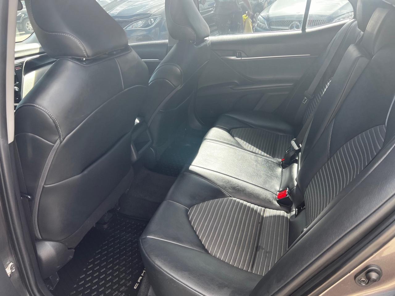 2021 Toyota Camry SE Photo