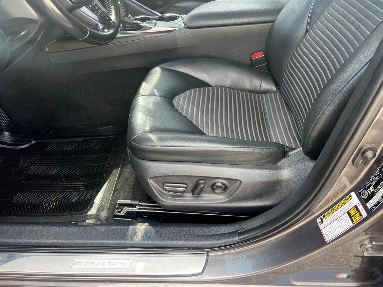 2021 Toyota Camry SE Photo