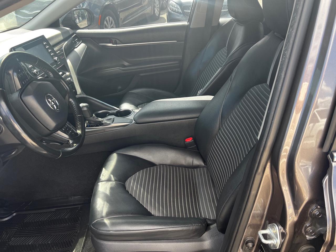 2021 Toyota Camry SE Photo