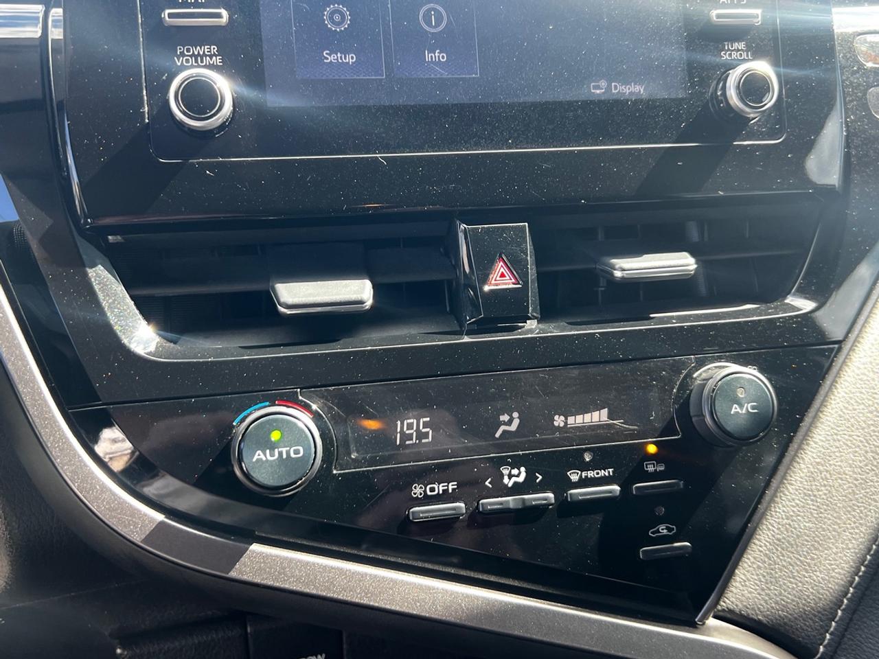 2021 Toyota Camry SE Photo