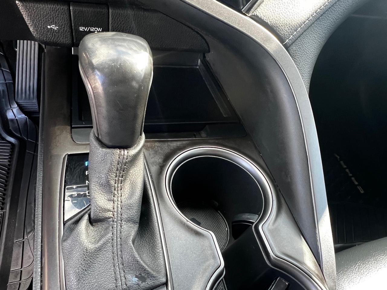 2021 Toyota Camry SE Photo