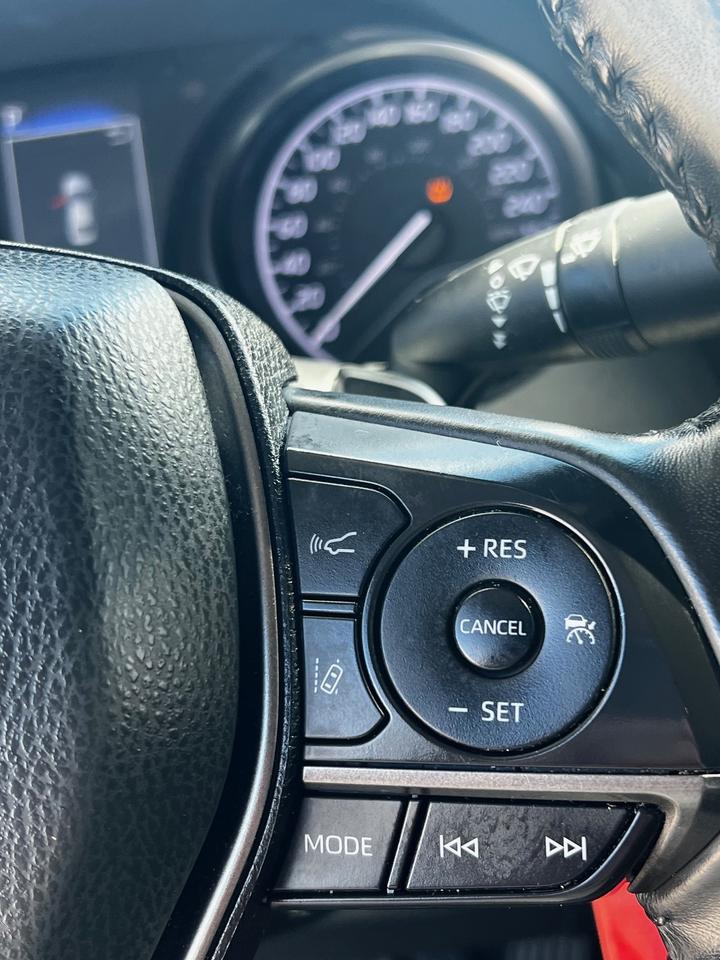2021 Toyota Camry SE Photo