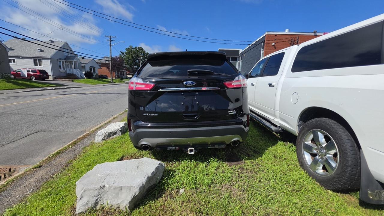 2019 Ford Edge SEL Photo4
