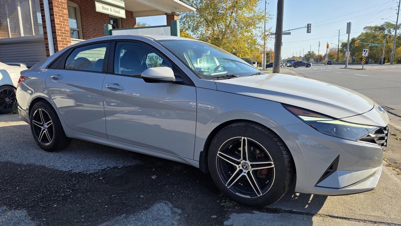 2023 Hyundai Elantra Preferred Photo3