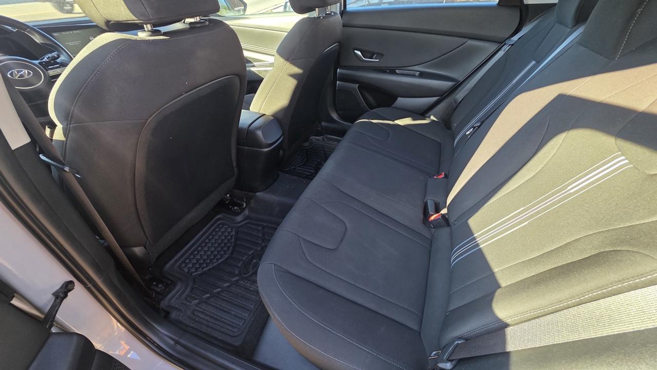 2023 Hyundai Elantra Preferred Photo
