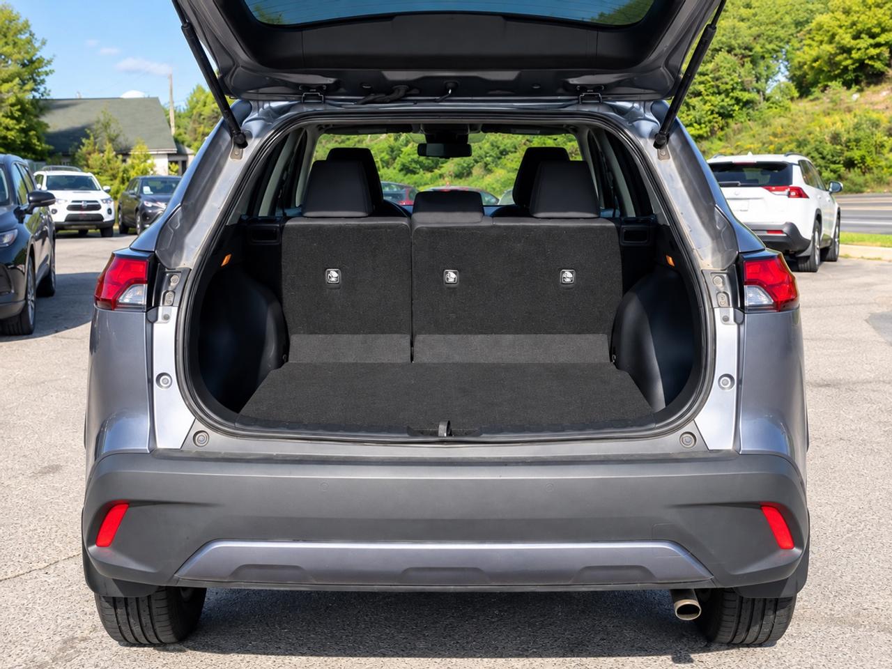 2022 Toyota Corolla Cross LE Photo1