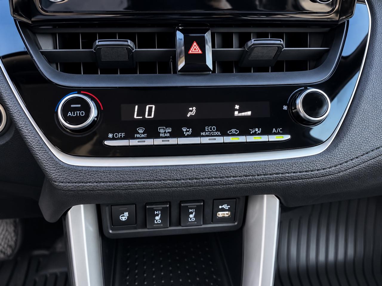 2022 Toyota Corolla Cross LE Photo