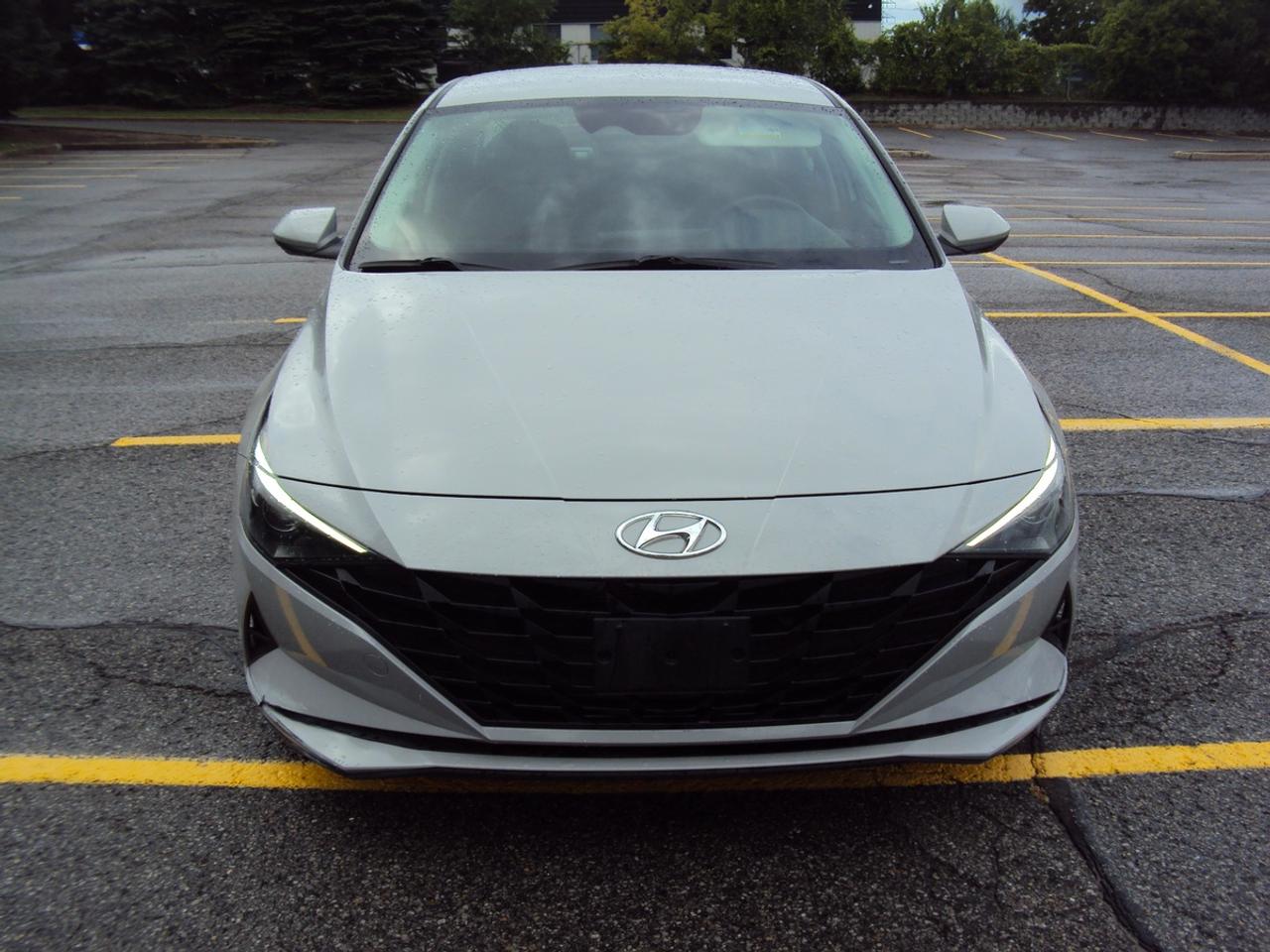 2022 Hyundai Elantra Essential Photo1