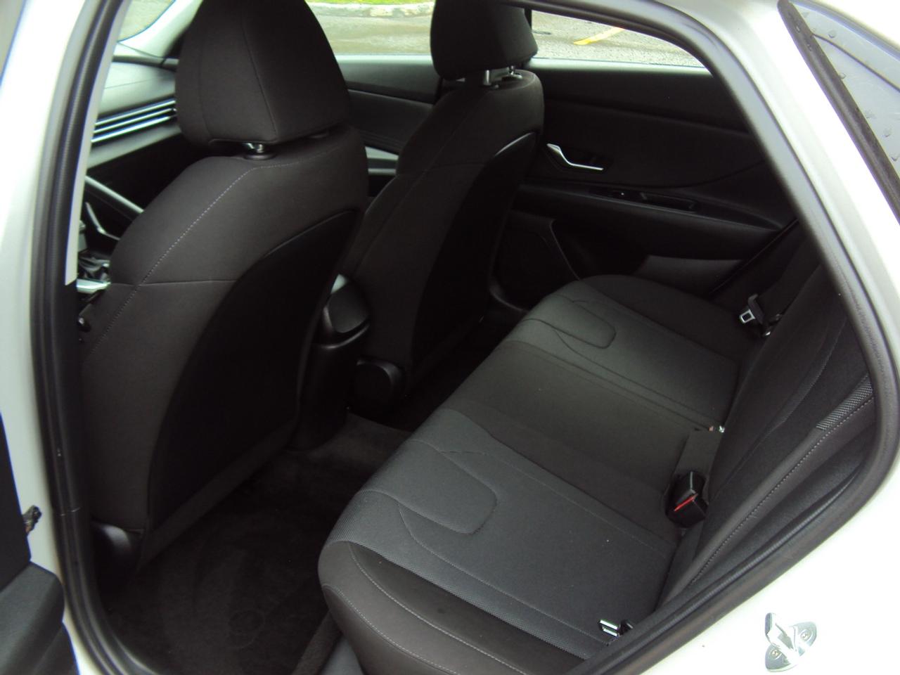 2022 Hyundai Elantra Essential Photo