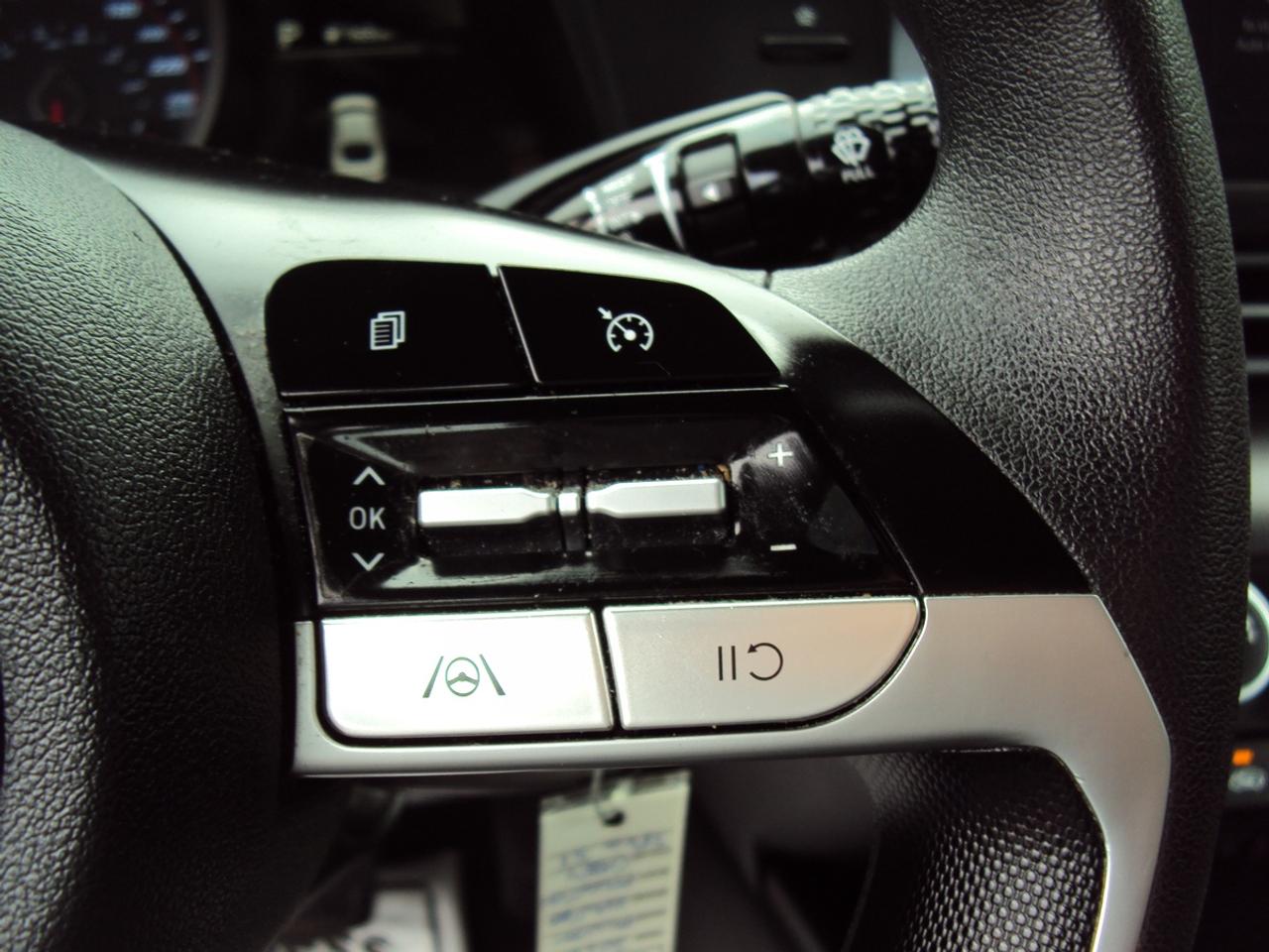 2022 Hyundai Elantra Essential Photo