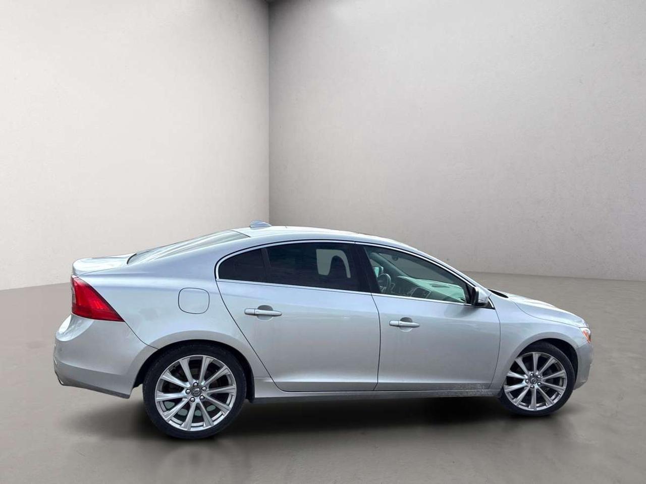 2016 Volvo S60 T5 Drive-E Platinum Inscription Photo