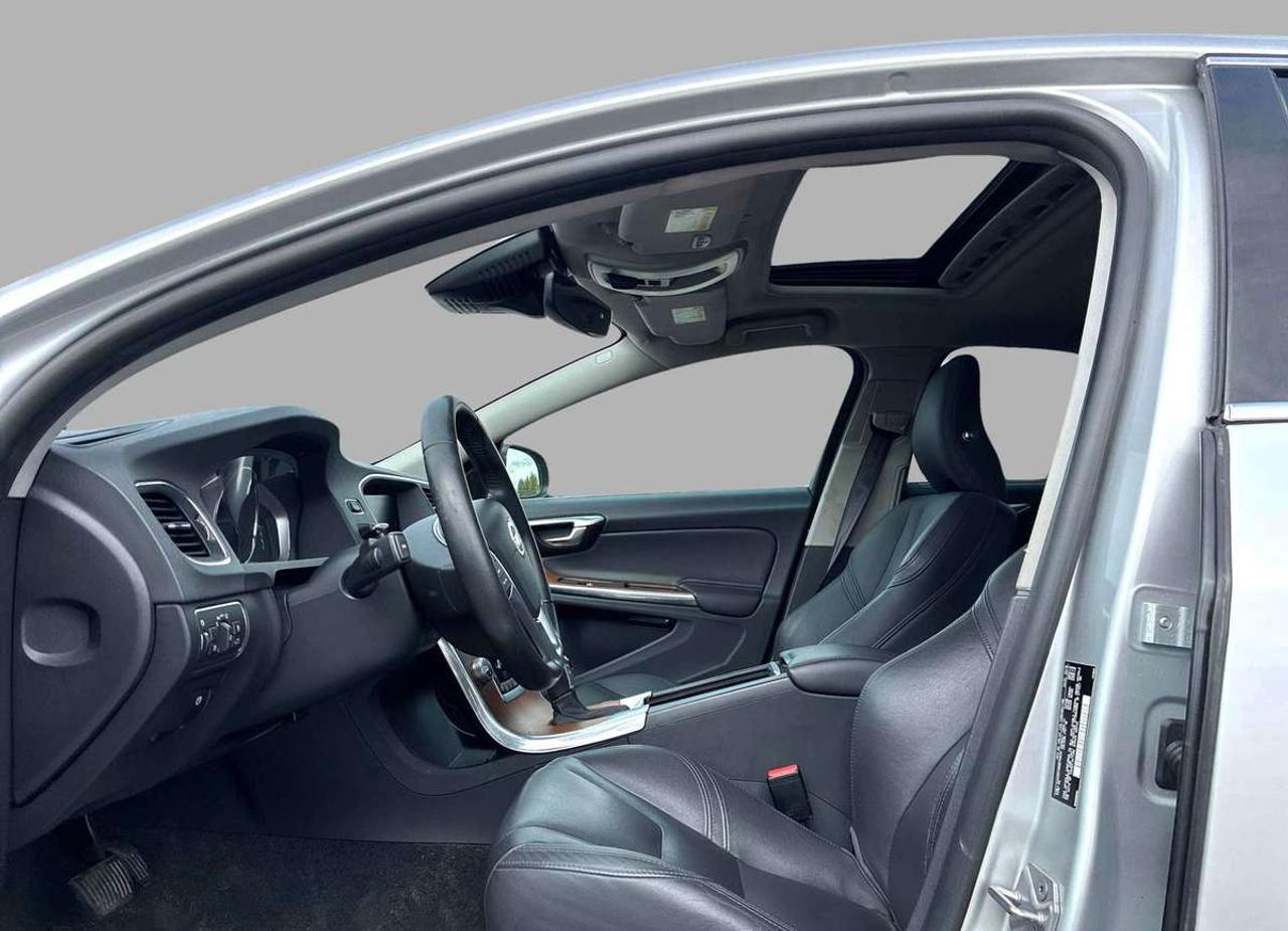 2016 Volvo S60 T5 Drive-E Platinum Inscription Photo