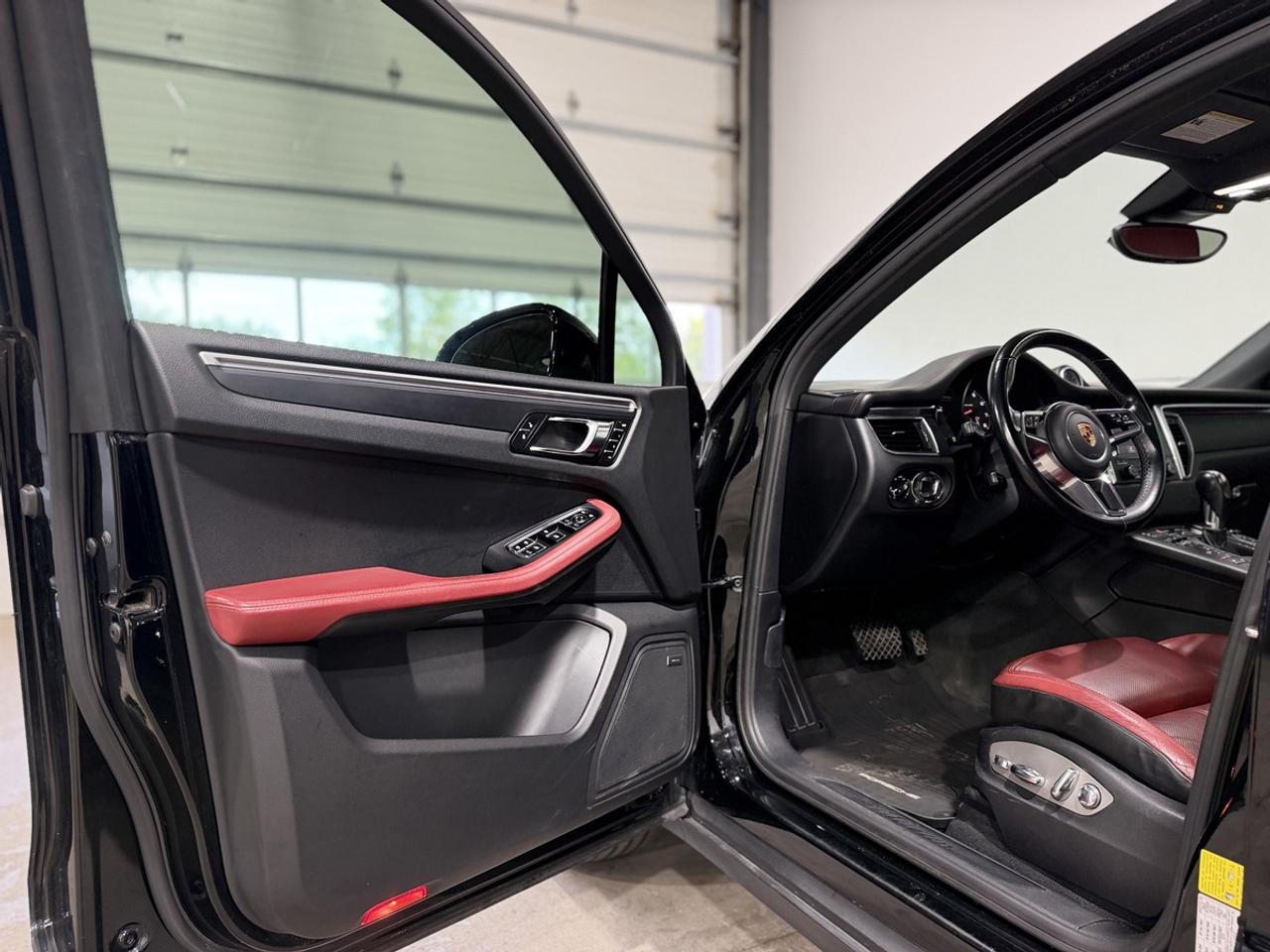 2018 Porsche Macan  Photo