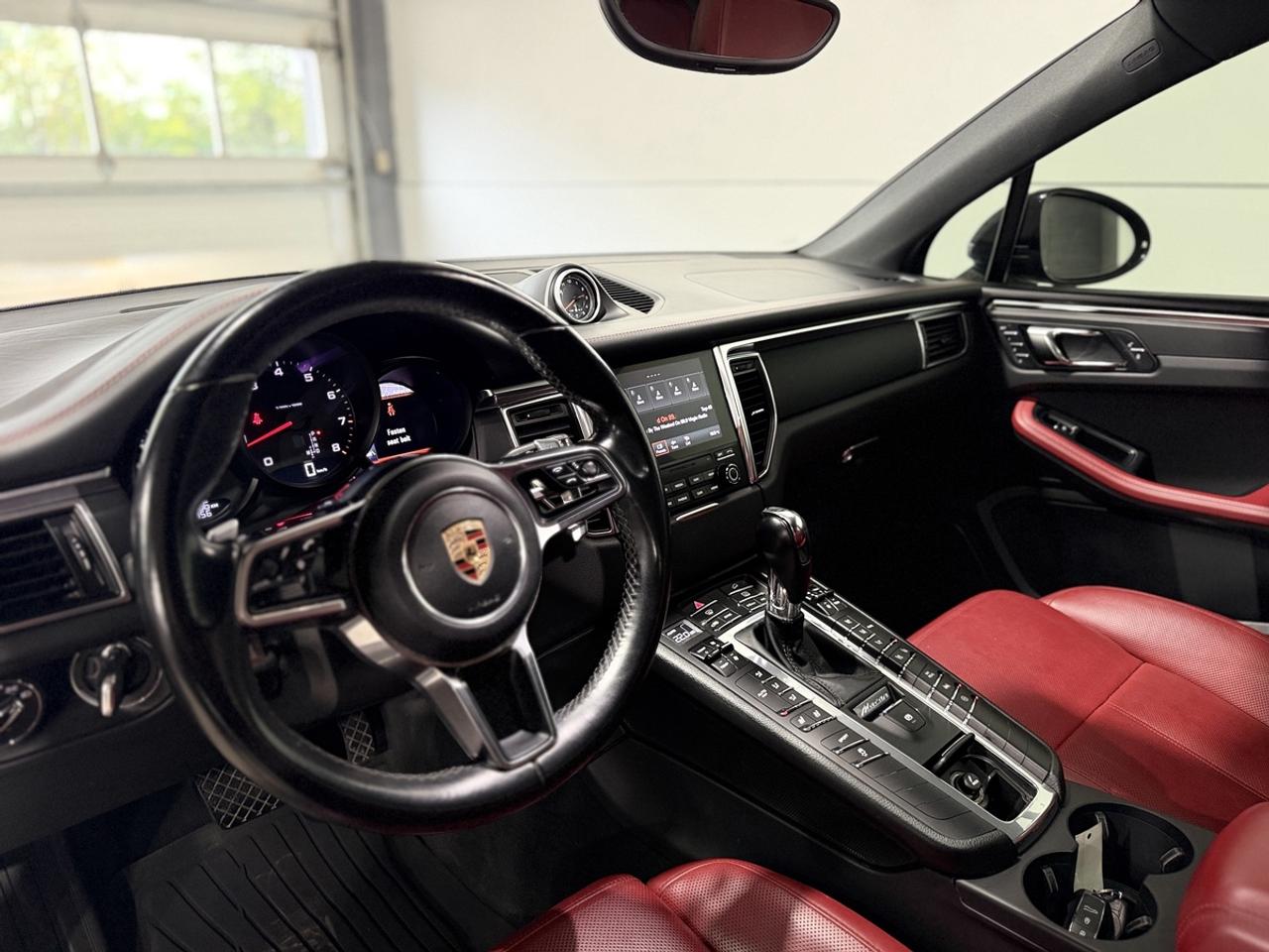 2018 Porsche Macan  Photo