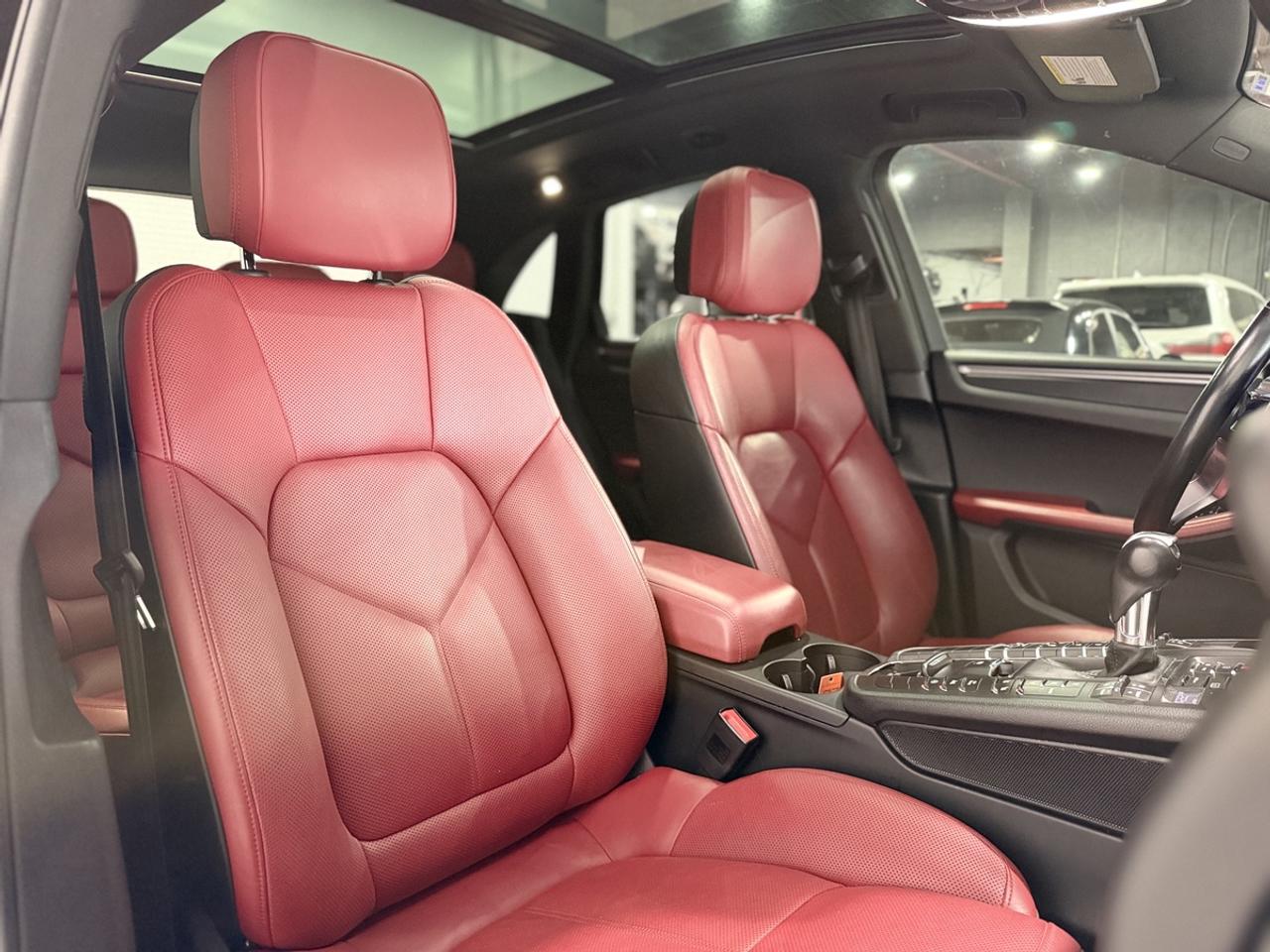 2018 Porsche Macan  Photo