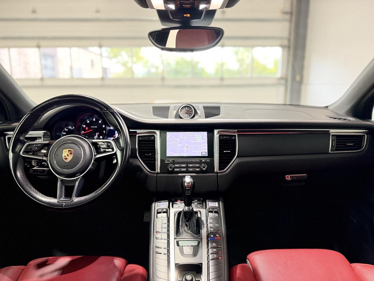 2018 Porsche Macan  Photo