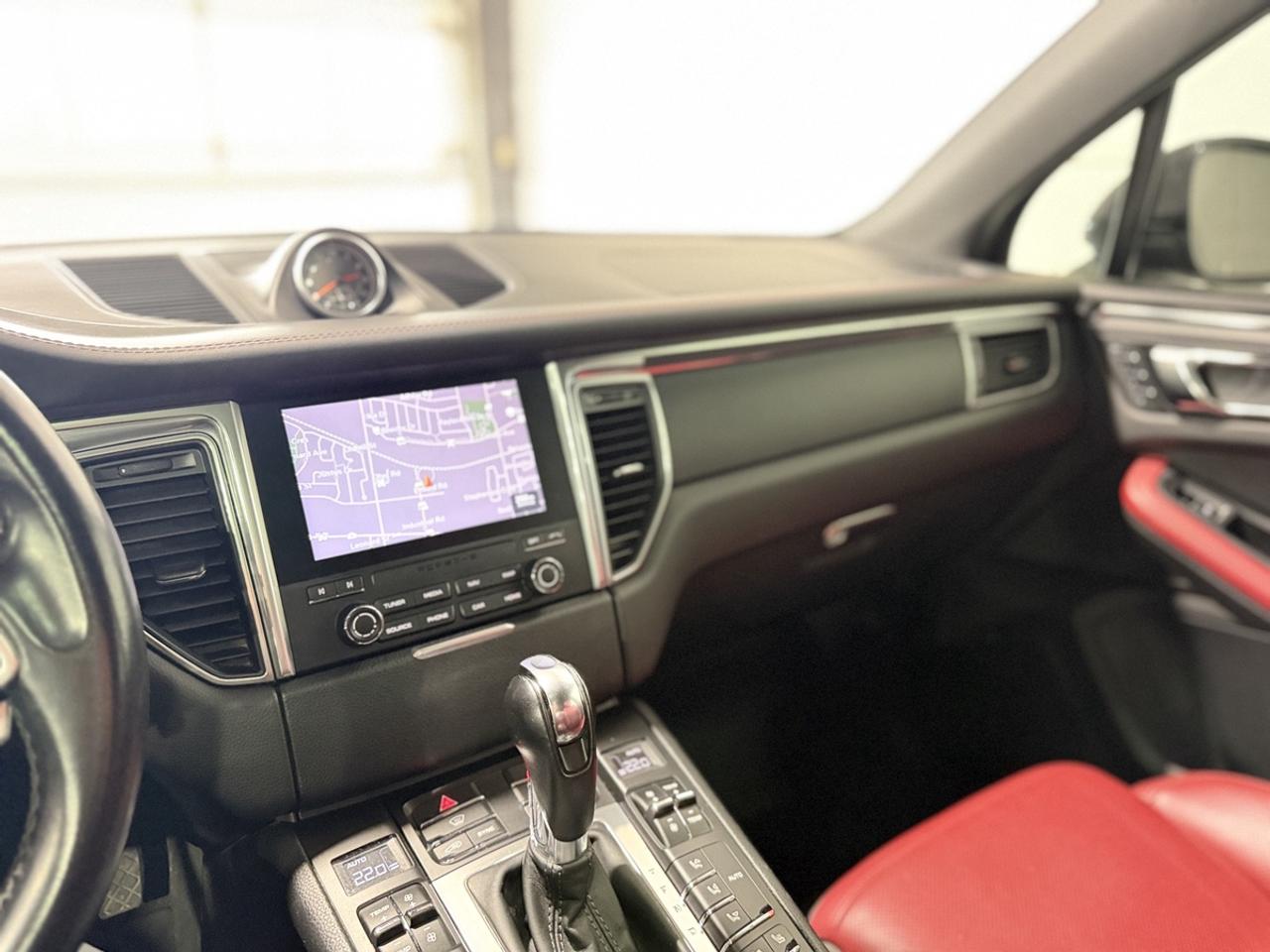 2018 Porsche Macan  Photo