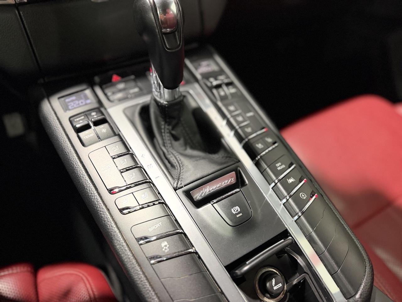 2018 Porsche Macan  Photo