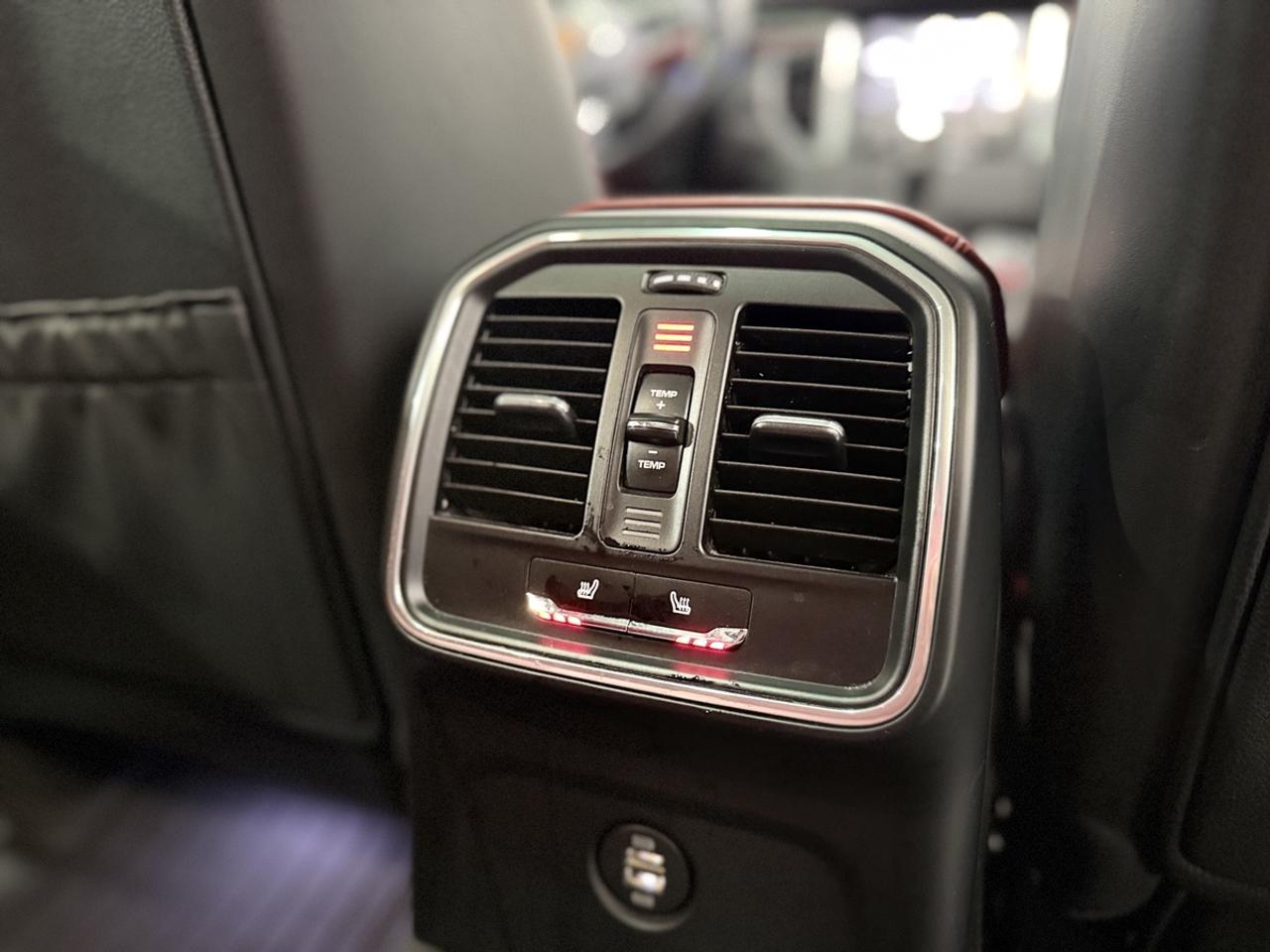 2018 Porsche Macan  Photo
