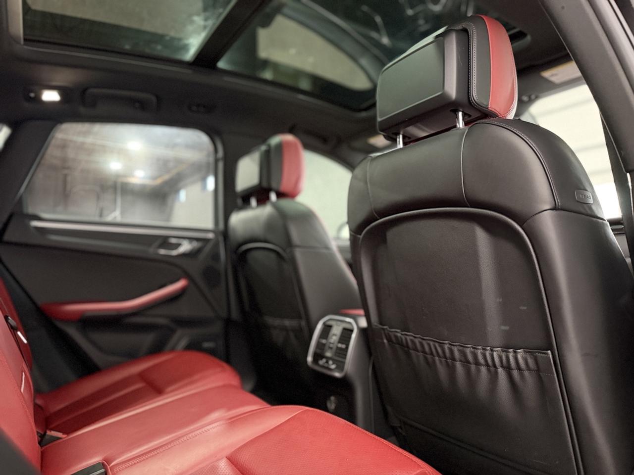 2018 Porsche Macan  Photo