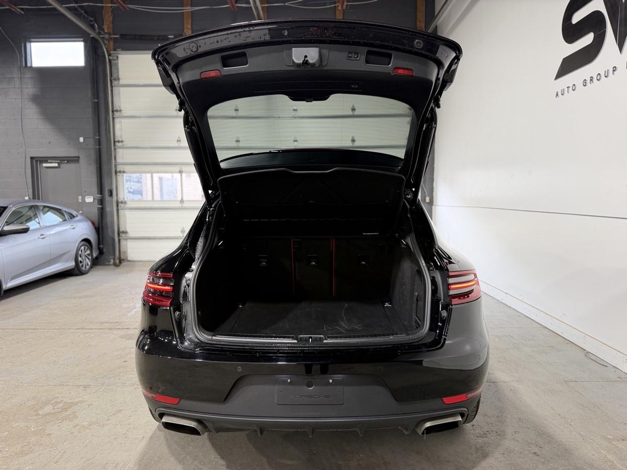 2018 Porsche Macan  Photo