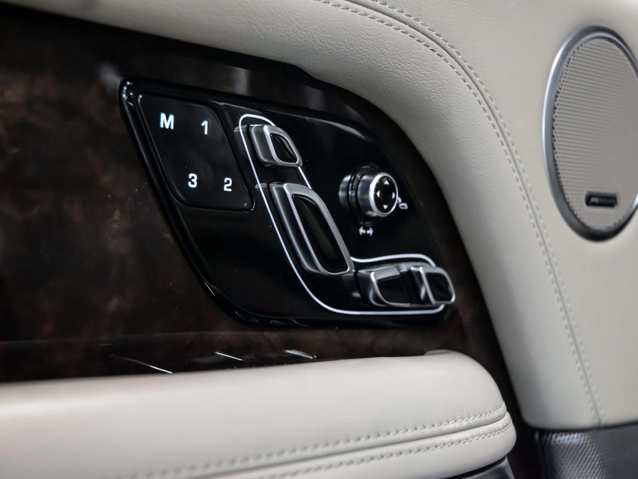 2019 Land Rover Range Rover V8 SUPERCHARGED SWB REAR DVD HEADS UP NAVI Photo