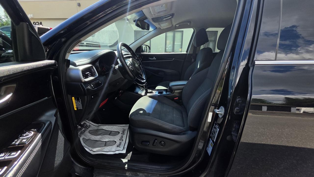 2017 Kia Sorento LX Photo