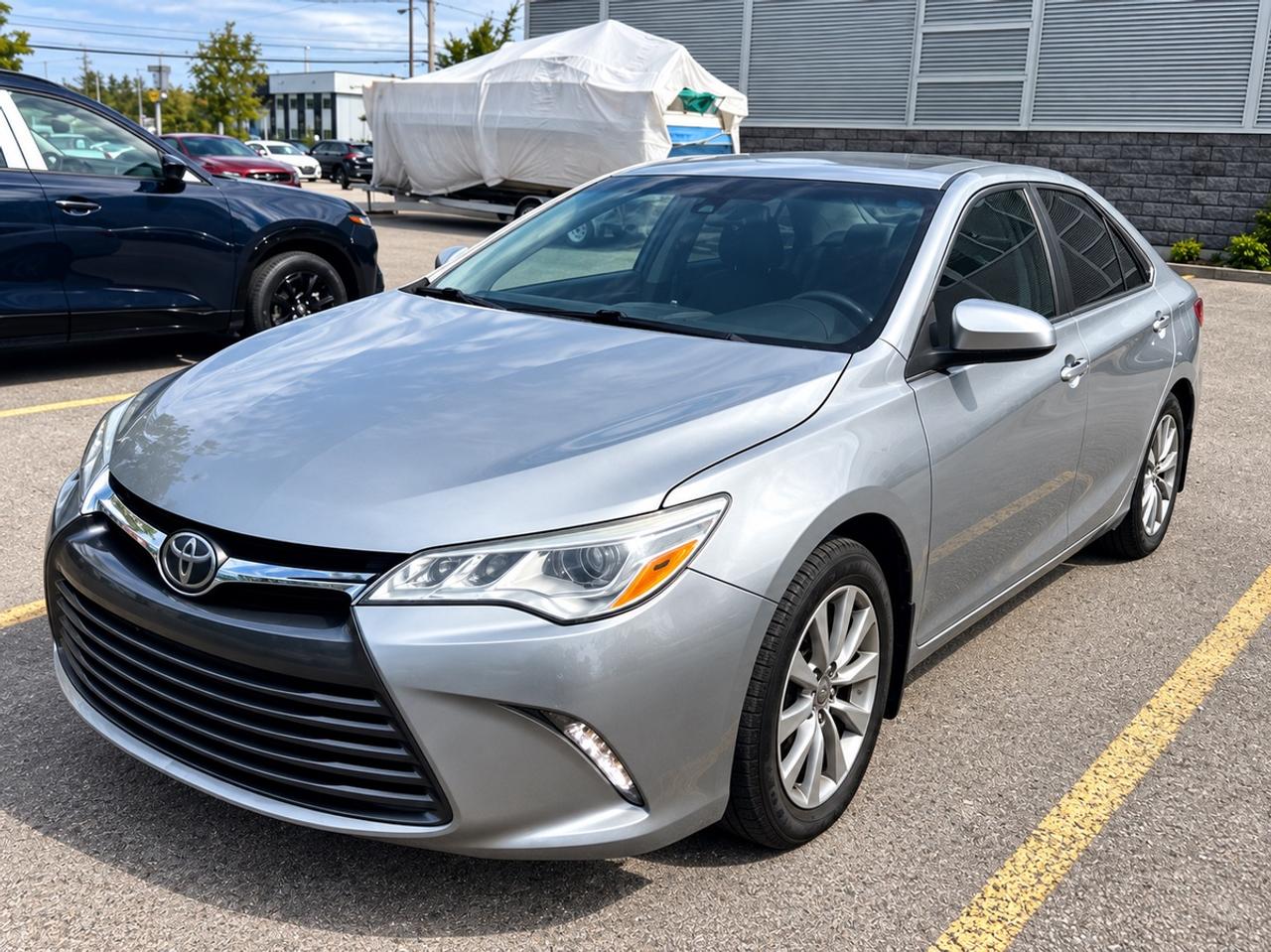 2016 Toyota Camry XLE Photo2